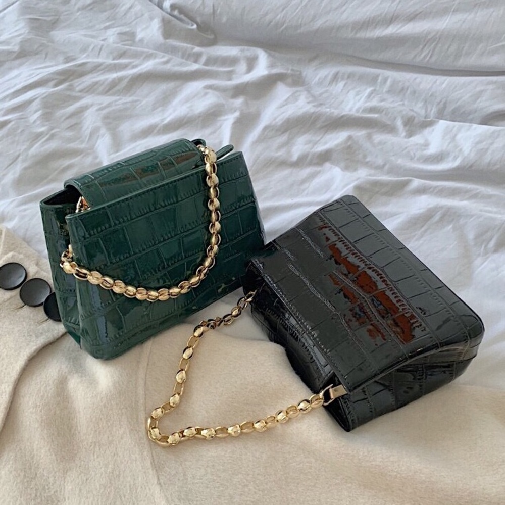 Trending Fall 2019 | Green Leather Gold Chain Bag